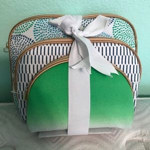 ✨3 Piece Cosmetic Bag set!✨